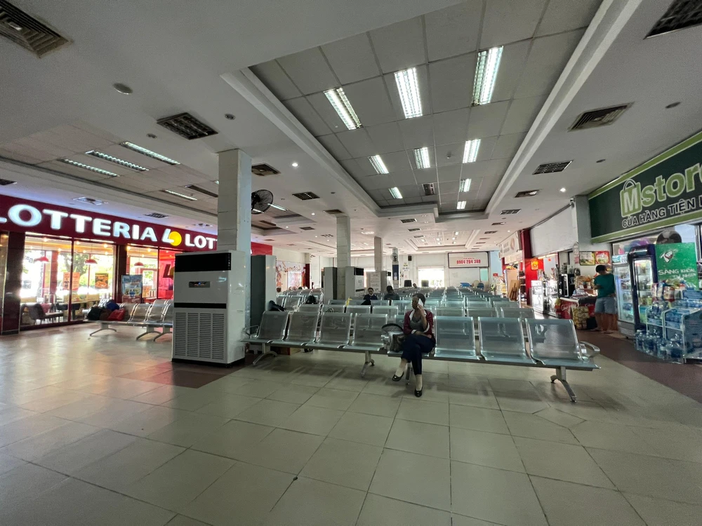 Ga Sài Gòn vào sáng 26-10 vắng vẻ, ít khách. Ảnh: ĐT.