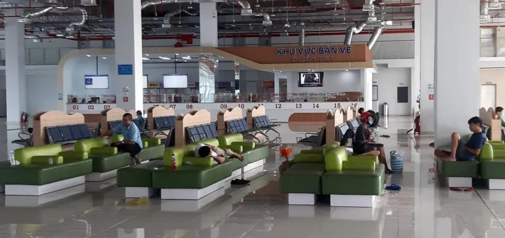 Trái ngược với vẻ tấp nập ở các tuyến đường quận 5, Bến xe Miền Đông mới khá vắng vẻ. Ảnh: ĐT. Trái ngược với vẻ tấp nập ở các tuyến đường quận 5, Bến xe Miền Đông mới khá vắng vẻ. Ảnh: ĐT.