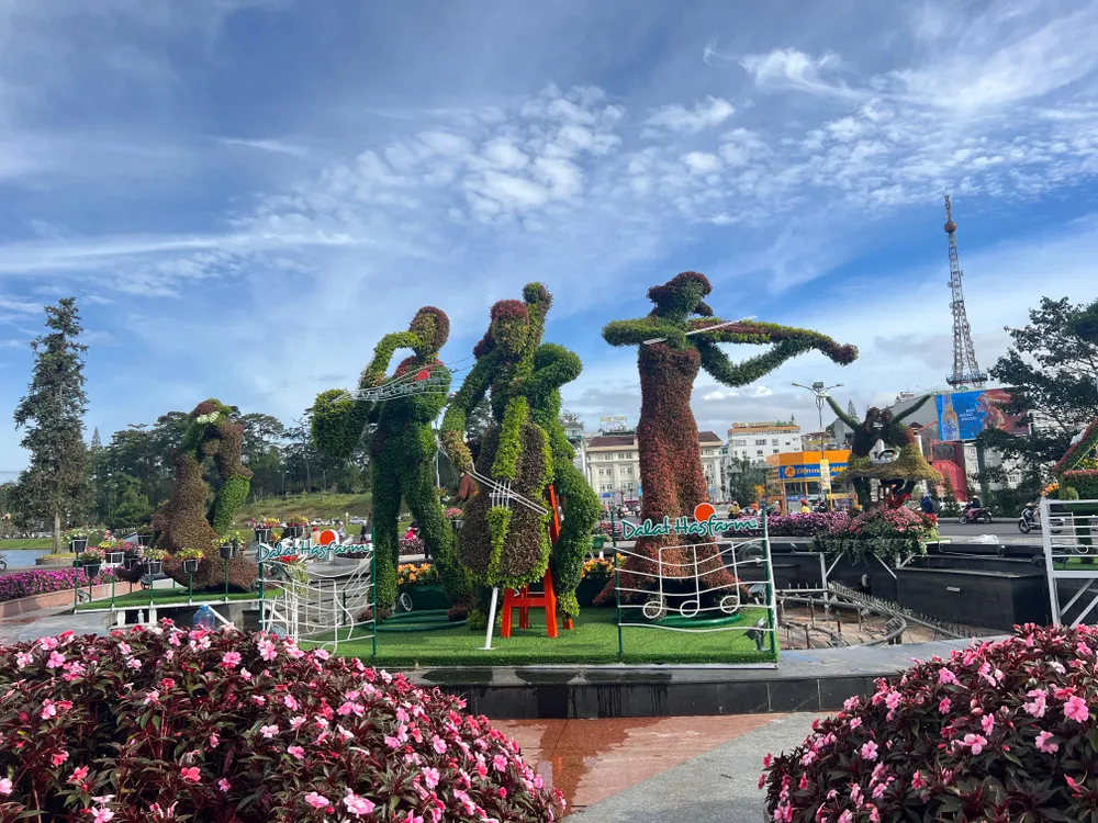 Các tiểu cảnh được bố trí như một ban nhạc. Ảnh: ĐT. Các tiểu cảnh được bố trí như một ban nhạc. Ảnh: ĐT.