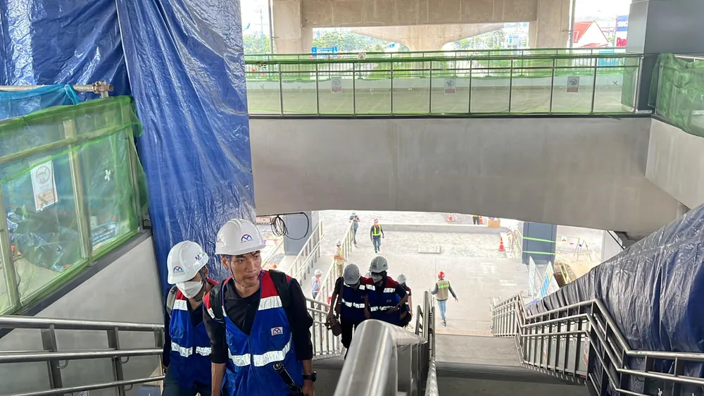 Lối thang lên tầng 1 của Ga Khu công nghệ cao, TP Thủ Đức. Lối thang lên tầng 1 của Ga Khu công nghệ cao, TP Thủ Đức.