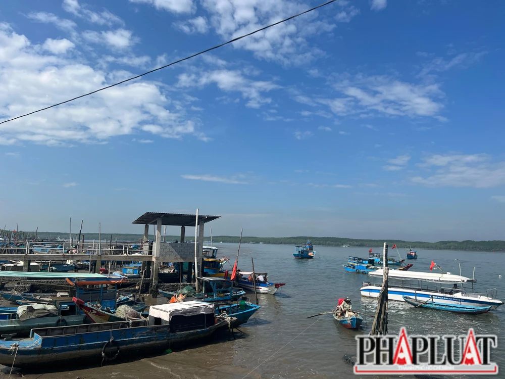 Khu vực cầu tàu - điểm dừng đón trả khách ở xã đảo Thạnh An. Ảnh: ĐÀO TRANG.