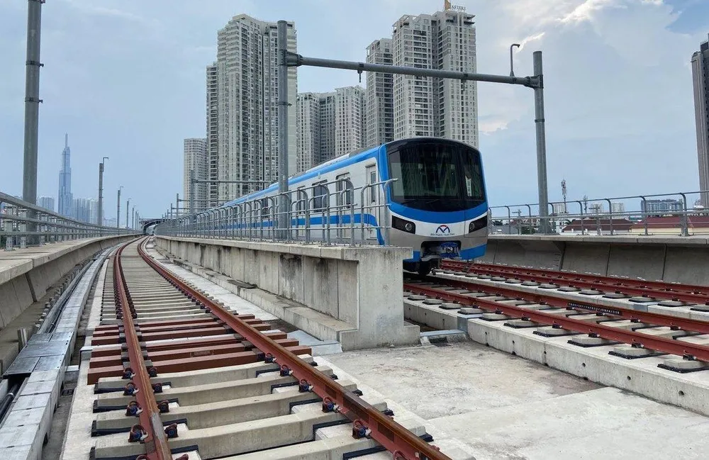 Hiện đoàn tàu metro số 1 đã được kéo về ga Bình Thái để sẵn sàng cho đợt chạy thử đoạn trên cao. Ảnh: MAUR. Hiện đoàn tàu metro số 1 đã được kéo về ga Bình Thái để sẵn sàng cho đợt chạy thử đoạn trên cao. Ảnh: MAUR.