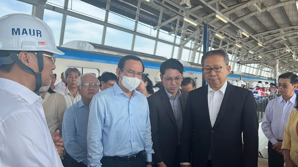 Bí thư Thành ủy TP.HCM Nguyễn Văn Nên đến tham dự buổi lễ chạy thử nghiệm đoàn tàu.