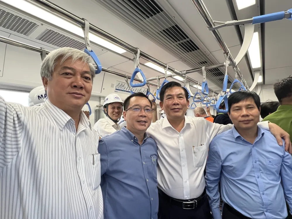 Lãnh đạo Sở GTVT, Ban Giao thông tham tham gia lễ chạy thử tuyến metro số 1.