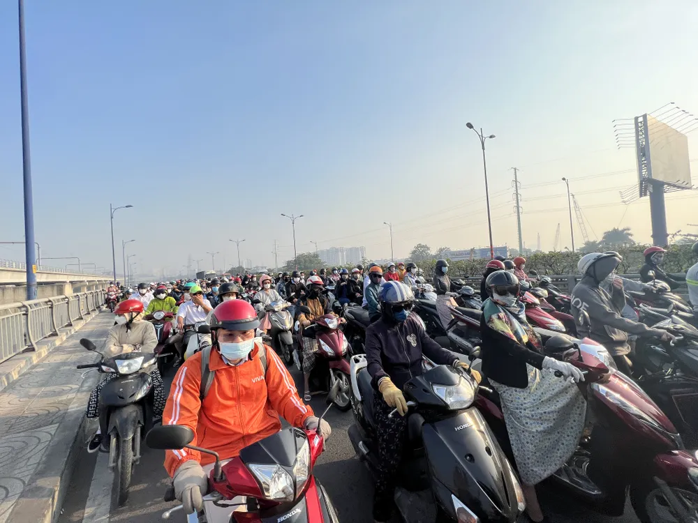 TP.HCM có nhiều điểm ùn ứ, có điểm có tốc độ di chuyển rất chậm, chỉ đạt khoảng 28km/h. Ảnh: ĐÀO TRANG
