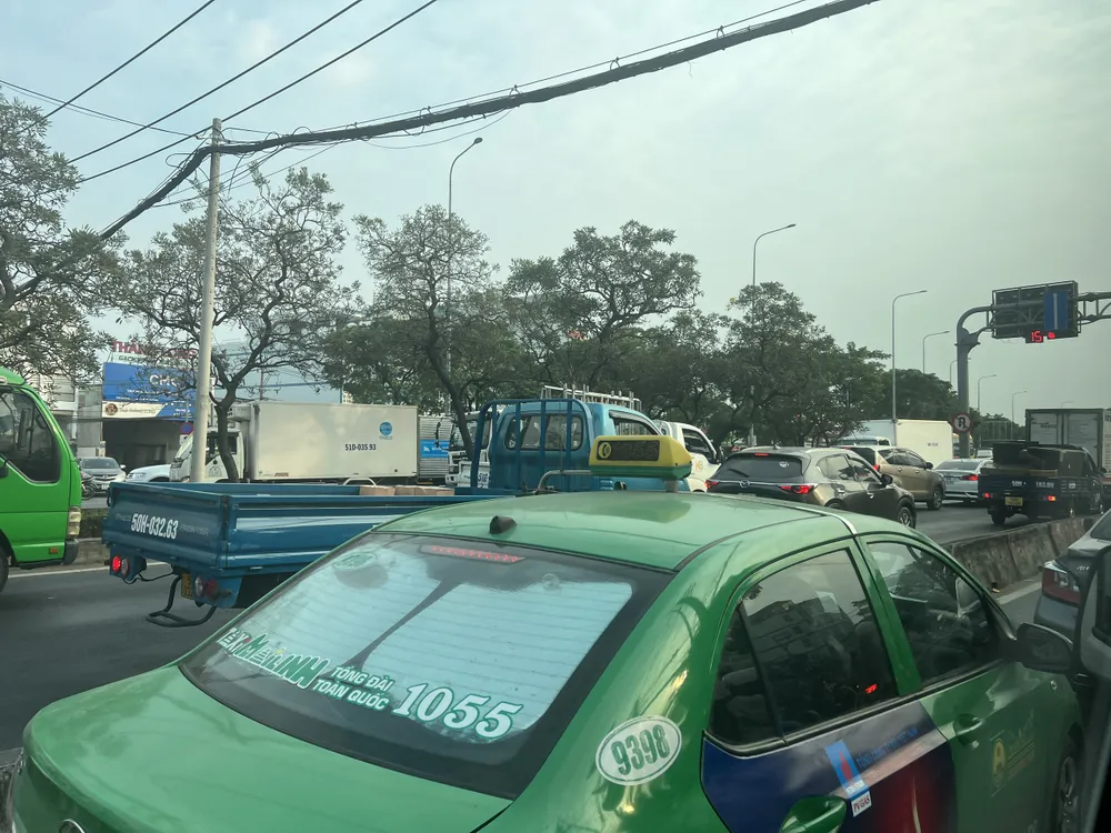 Nhiều tuyến đường ở cửa ngõ phía Tây bị ùn ứ. Ảnh: ĐÀO TRANG. Nhiều tuyến đường ở cửa ngõ phía Tây bị ùn ứ. Ảnh: ĐÀO TRANG.