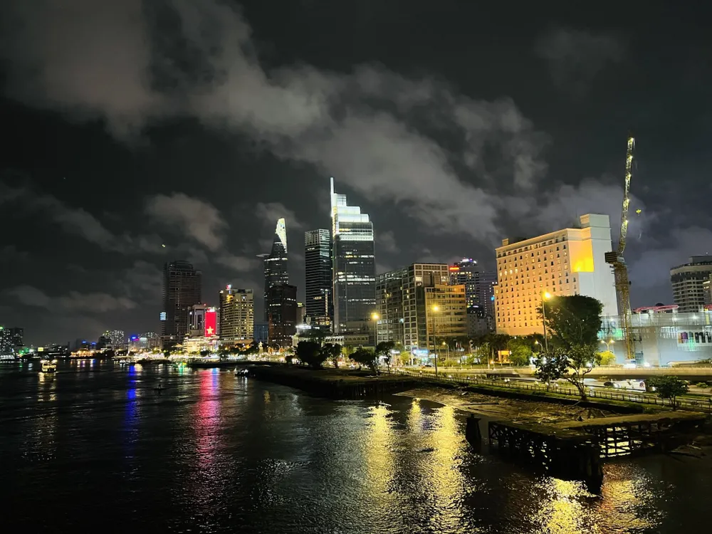 Sở Quy hoạch và Kiến trúc đang khẩn trương hoàn chỉnh nội dung tờ trình liên quan tới cầu đi bộ qua sông Sài Gòn. Ảnh minh họa: ĐÀO TRANG.