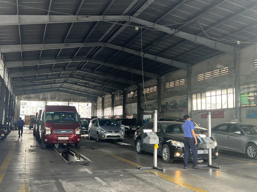 Phó Giám đốc Sở GTVT TP.HCM Bùi Hòa An khuyến cáo người dân nên kiểm tra, bảo dưỡng xe định kỳ trước khi đi đăng kiểm. Ảnh: ĐÀO TRANG. Phó Giám đốc Sở GTVT TP.HCM Bùi Hòa An khuyến cáo người dân nên kiểm tra, bảo dưỡng xe định kỳ trước khi đi đăng kiểm. Ảnh: ĐÀO TRANG.
