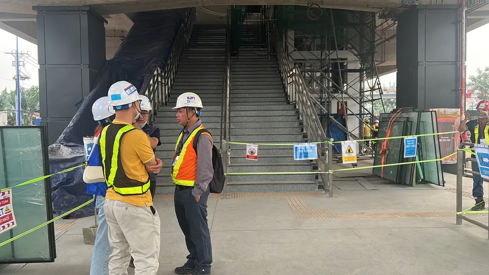 Lối lên xuống nhà ga Đại học học quốc gia, tuyến metro số 1. Ảnh: ĐÀO TRANG.