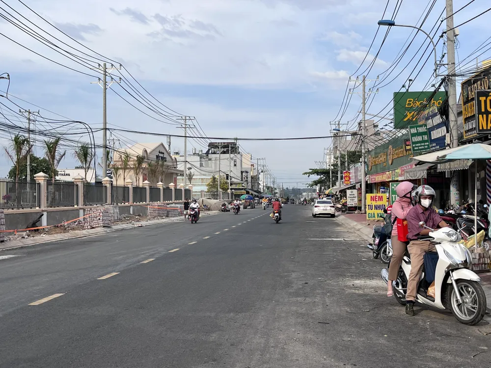 Hiện nay người dân TP đi lại đã thuận tiện hơn. Ảnh: CTV.