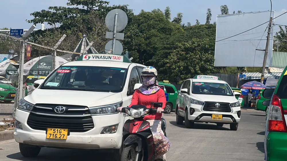 Theo Sở GTVT TP.HCM, để tiếp tục sử dụng bãi đệm này, Cảng hàng không Tân Sơn Nhất và Cảng vụ Hàng không Miền Nam cần có các kiến nghị cụ thể. Ảnh: ĐT. Theo Sở GTVT TP.HCM, để tiếp tục sử dụng bãi đệm này, Cảng hàng không Tân Sơn Nhất và Cảng vụ Hàng không Miền Nam cần có các kiến nghị cụ thể. Ảnh: ĐT.