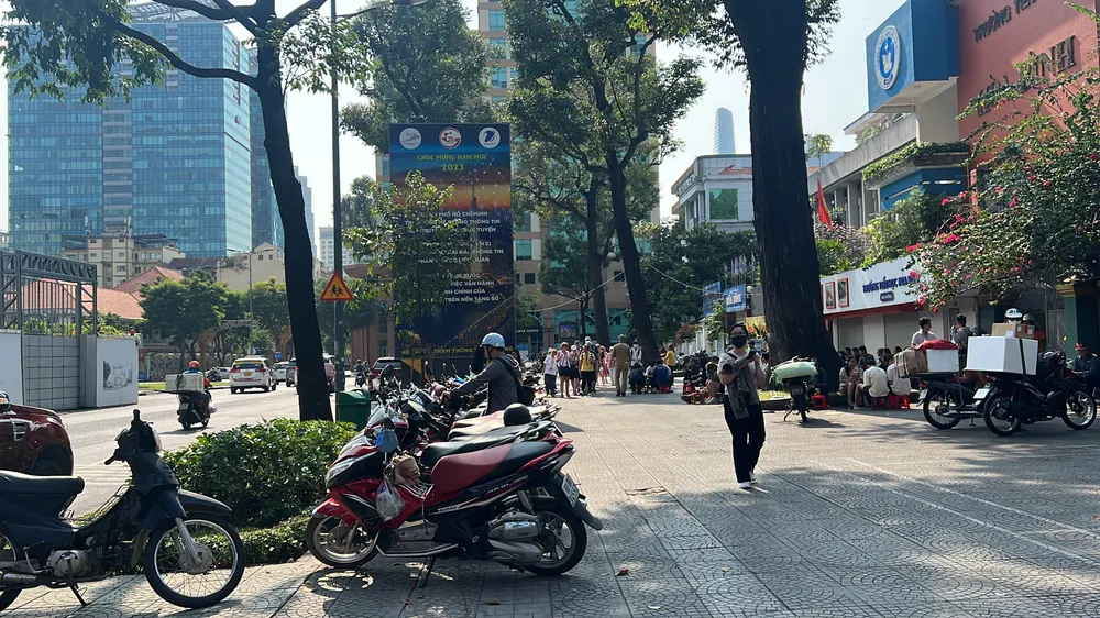 Dự kiến TP.HCM sẽ thu được hơn 1.500 tỉ đồng nếu thu phí sử dụng lòng đường, vỉa hè. Ảnh: ĐT