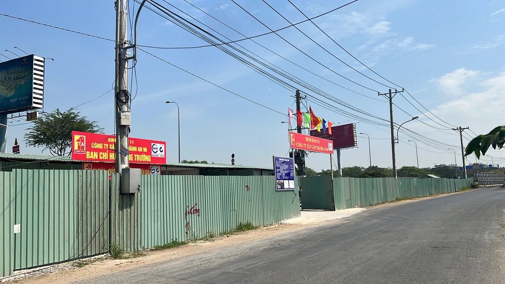 Hiện nay ban chỉ huy công trường, khu vực chuẩn bị thi công đã sẵn sàng. Ảnh: ĐÀO TRANG.