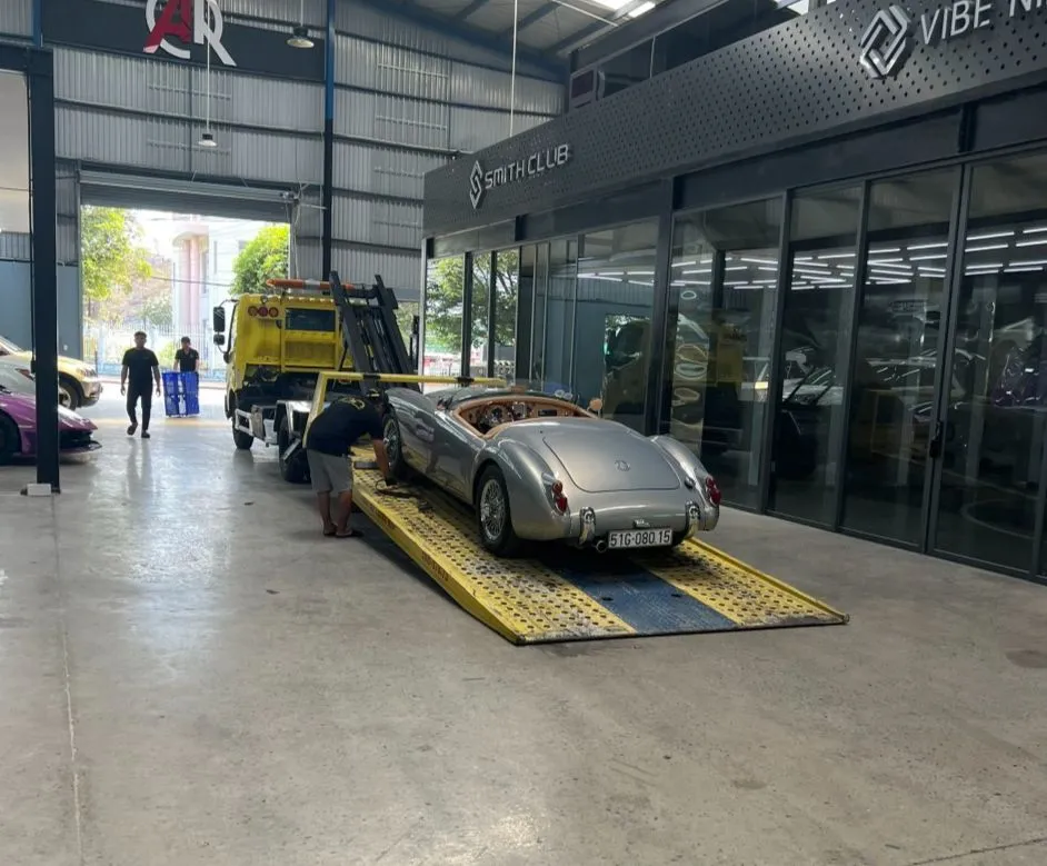 Chiếc xe được sử dụng xe chuyên dụng chở tới Trung tâm đăng kiểm. Ảnh: CTV. Chiếc xe được sử dụng xe chuyên dụng chở tới Trung tâm đăng kiểm. Ảnh: CTV.