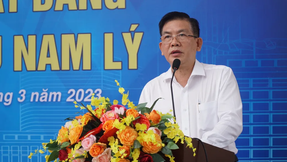 Ông Lương Minh Phúc hứa sẽ hoàn thành dự án trong 14 tháng tới. Ảnh: Nguyễn Tiến. Ông Lương Minh Phúc hứa sẽ hoàn thành dự án trong 14 tháng tới. Ảnh: Nguyễn Tiến.