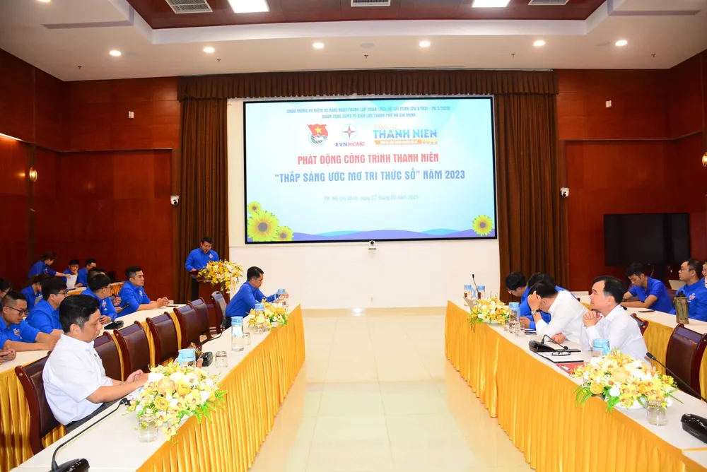 Tọa đàm công tác chuyển đổi số tại Tổng công ty Điện lực TP.HCM (EVNHCMC) và vai trò của đoàn thanh niên trong nhiệm vụ chuyển đổi số.