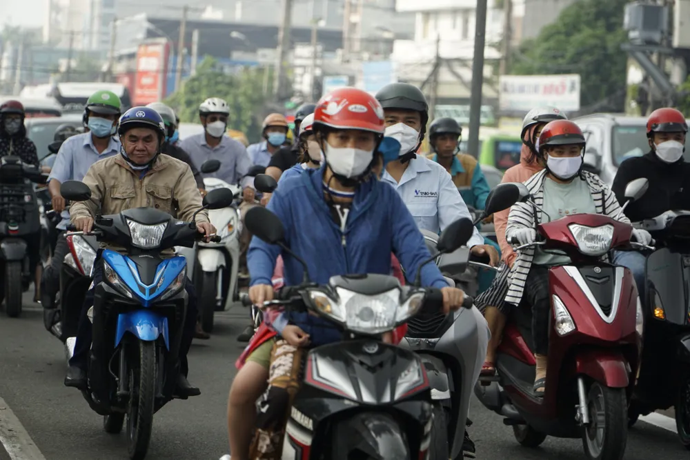 Quốc lộ 13 là trục kết nối liên tỉnh giữa TP.HCM và Bình Dương, có mật độ lưu thông rất lớn. Quốc lộ 13 là trục kết nối liên tỉnh giữa TP.HCM và Bình Dương, có mật độ lưu thông rất lớn.