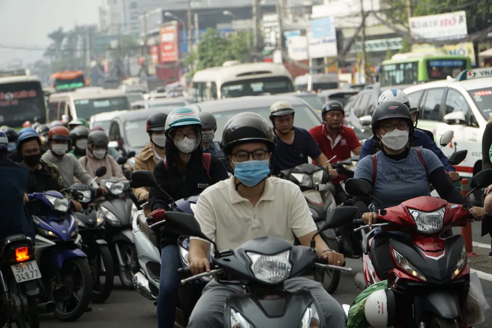 Hiện dự án mở rộng Quốc lộ 13 mới chỉ nghiên cứu chuẩn bị đầu tư, nghiên cứu chủ trương để trình Quốc hội đầu tư theo hình thức BOT trên đường hiện hữu. Trường hợp được Quốc hội chấp thuận thì mới có thể triển khai đầu tư theo hình thức này. Hiện dự án mở rộng Quốc lộ 13 mới chỉ nghiên cứu chuẩn bị đầu tư, nghiên cứu chủ trương để trình Quốc hội đầu tư theo hình thức BOT trên đường hiện hữu. Trường hợp được Quốc hội chấp thuận thì mới có thể triển khai đầu tư theo hình thức này.