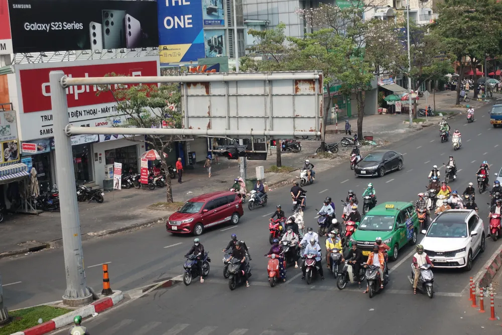 Trước đó, PC08 đã kiến nghị Trung tâm Quản lý hạ tầng giao thông đường bộ (Sở GTVT) và Trung tâm Quản lý Hạ tầng kỹ thuật (Sở Xây dựng) kiến nghị khắc phục bất cập tổ chức giao thông trên địa bàn TP.
