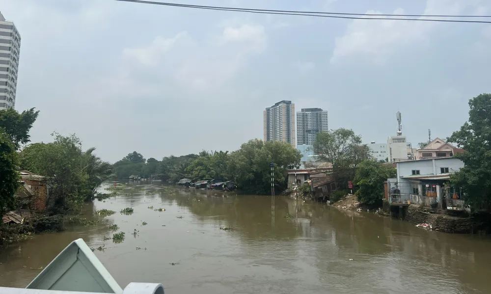 UBND TP.HCM yêu cầu các đơn vị chủ động phòng chống, ứng phó sạt lở bờ sông, bờ biển gây ra. Ảnh: ĐÀO TRANG. UBND TP.HCM yêu cầu các đơn vị chủ động phòng chống, ứng phó sạt lở bờ sông, bờ biển gây ra. Ảnh: ĐÀO TRANG.