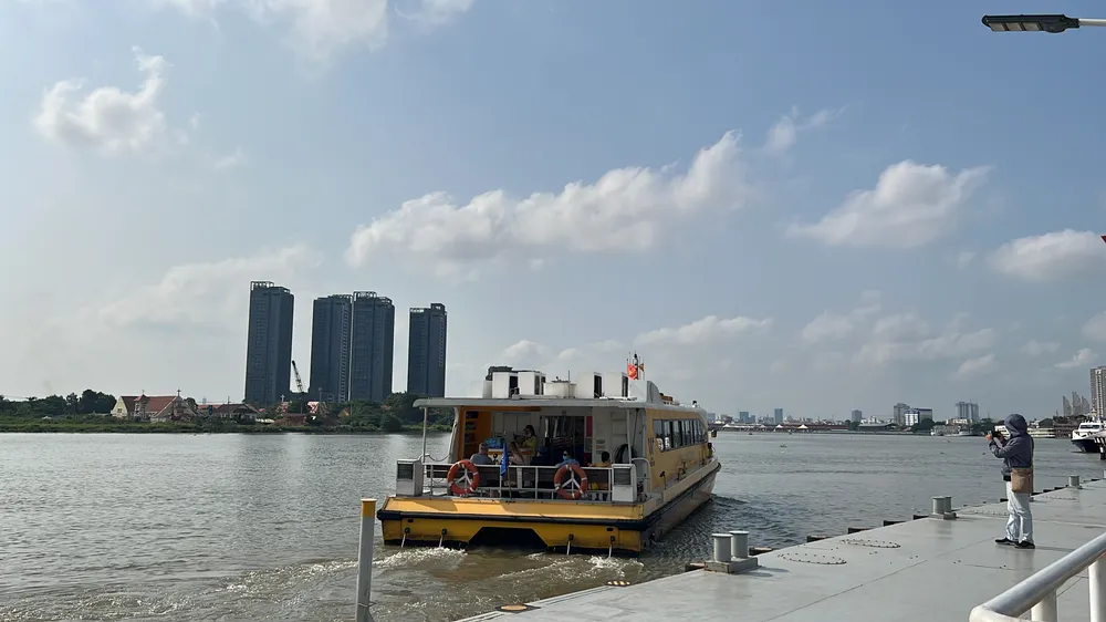 Sau khi đáp ứng được các điều kiện an toàn, tuyến buýt sông số 1 đã được xuất bến. Ảnh: ĐÀO TRANG.