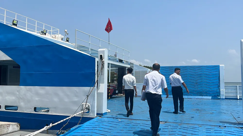 Cảng vụ Đường thủy nội địa TP.HCM kiểm tra ở ba bến vận tải hành khách gồm bến tàu thủy Bạch Đằng (Bạch Đằng - Linh Đông), tàu cao tốc TP.HCM - Vũng Tàu và phà biển Cần Giờ - Vũng Tàu. Ảnh: ĐÀO TRANG.