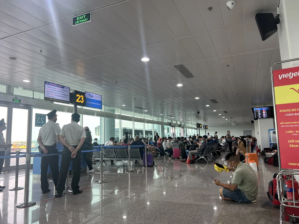 Lượng khách qua sân bay Tân Sơn Nhất tăng cao với hơn 120.000. Ảnh: ĐT.