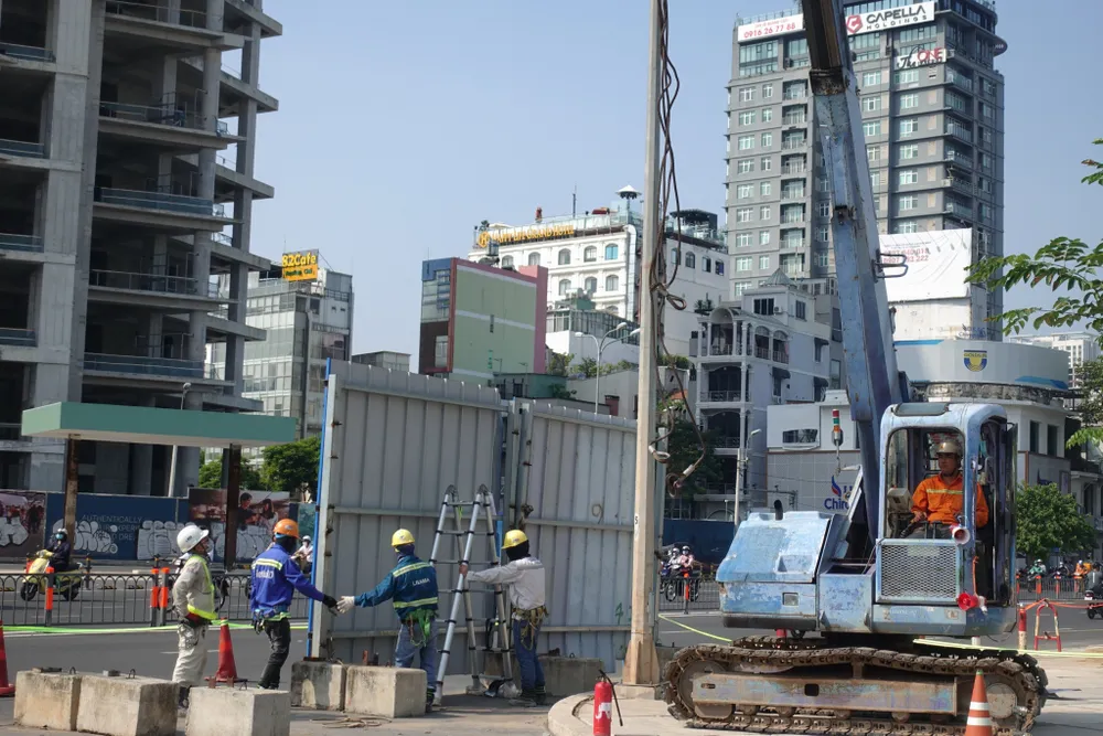 MAUR cho biết việc bàn giao, hoàn trả công viên 23-9, vòng xoay Quách Thị Trang, khu vực giếng trời lấy sáng... đã đánh dấu những tín hiệu xây dựng cuối cùng của nhà ga Trung tâm Bến Thành.