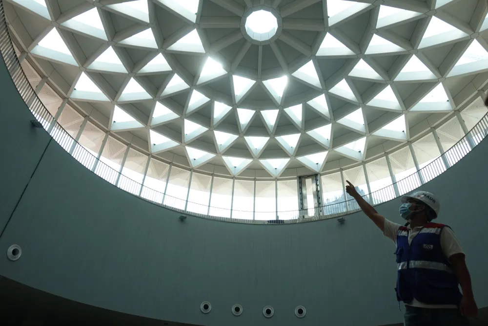 Toplight được thiết kế với hình ảnh hoa sen cách điệu, cấu tạo bởi 2 vật liệu chính là kính cách nhiệt và tấm nhôm tổ ong. Các vật liệu này được lựa chọn và nhập khẩu trực tiếp từ Nhật Bản có khả năng chống chịu thời tiết tốt cũng như cách âm, cách nhiệt vượt trội.