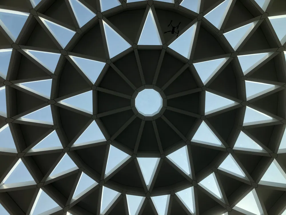 Dịp này, hạng mục Giếng trời lấy sáng (toplight) đã lắp đặt, hoàn thành toàn bộ phần kiến trúc mặt ngoài và bàn giao tại cùng thời điểm. Giếng trời lấy sáng (Toplight) là một điểm nhấn kiến trúc nổi bật đặc biệt, mang ý nghĩa biểu tượng cho nhà ga Bến Thành nói riêng và tuyến metro số 1 (Bến thành – Suối Tiên) nói chung.