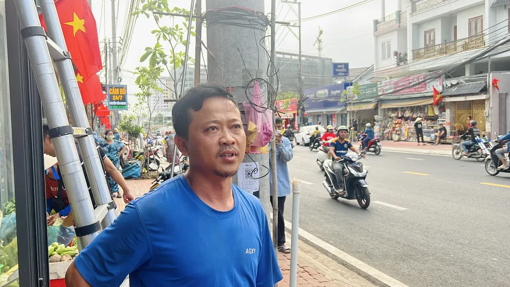 Anh Nguyễn Văn An, người dân trên địa bàn phường Linh Trung, TP Thủ Đức phấn khởi khi tuyến đường Lê Văn Chí đã cơ bản hoàn thành. Theo anh An, trước đây đường Lê Văn Chí thường xuyên bị ùn tắc, ngập khi trời mưa, nay dự án hoàn thành sẽ tạo điều kiện cho người dân lưu thông, phát triển kinh tế - xã hội.