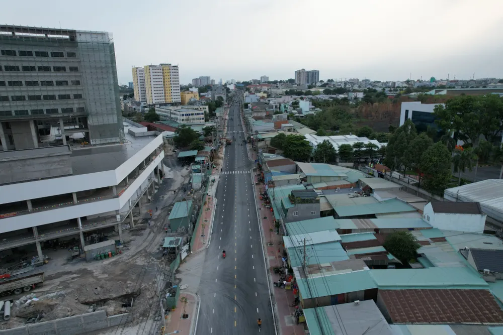 &quot;Trong quá trình triển khai thi công, dự án gặp nhiều khó khăn đặc biệt là dịch COVID-19. Tuy nhiên, với sự quan tâm chỉ đạo của TP Thủ Đức, nỗ lực của tập thể ban đã đưa dự án hoàn thành đúng kế hoạch và đủ điều kiện để thông xe dự án vào ngày 26-4&quot;- đại diện Ban quản lý dự án đầu tư xây dựng khu vực TP Thủ Đức nhấn mạnh.