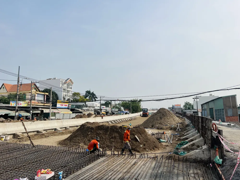 Ban Giao thông đang nắm vững tiến độ dự án và đưa dự án về đích sớm hơn kế hoạch ba tháng. Ảnh: ĐÀO TRANG Ban Giao thông đang nắm vững tiến độ dự án và đưa dự án về đích sớm hơn kế hoạch ba tháng. Ảnh: ĐÀO TRANG