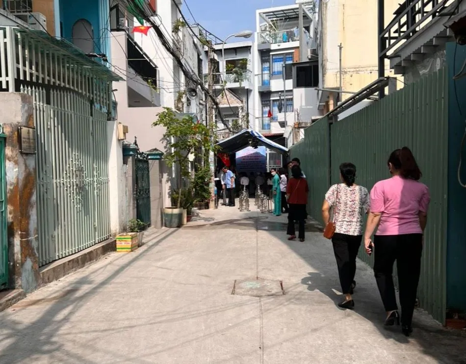 Hẻm 465/2 Trần Xuân Soạn đã xóa khỏi tình cảnh ngập úng sau khi nâng cấp. Hẻm 465/2 Trần Xuân Soạn đã xóa khỏi tình cảnh ngập úng sau khi nâng cấp.