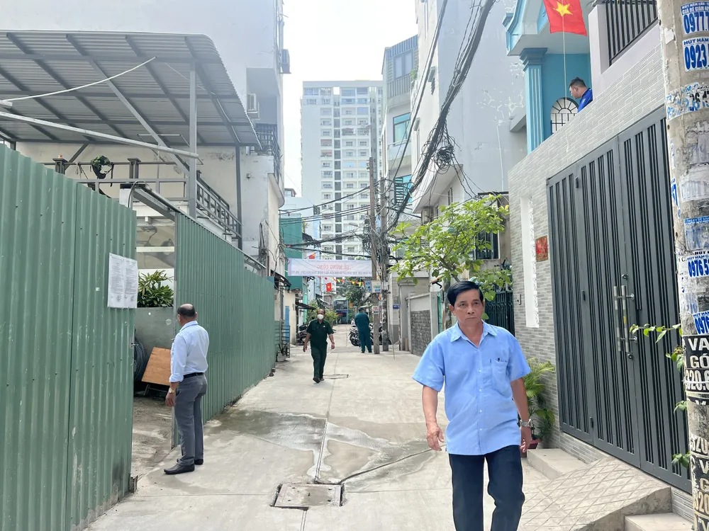 Tuyến hẻm 465/2 Trần Xuân Soạn sau khi được nâng cấp. Tuyến hẻm 465/2 Trần Xuân Soạn sau khi được nâng cấp.