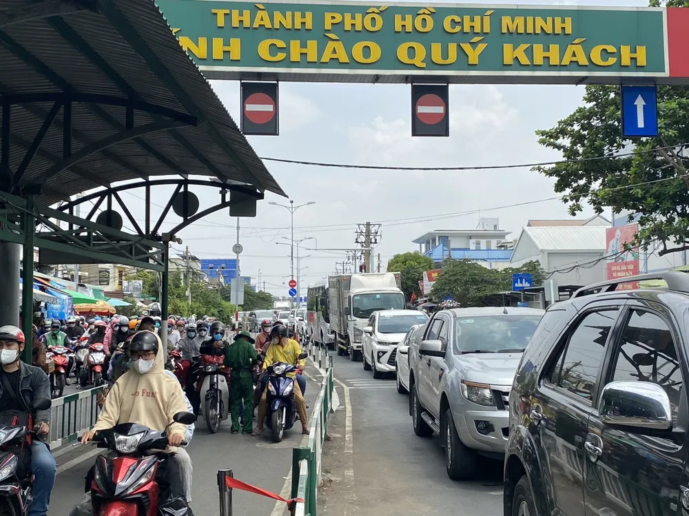 Phà Cát Lái đông đúc vào cao điểm nghỉ lễ. Ảnh: CTV