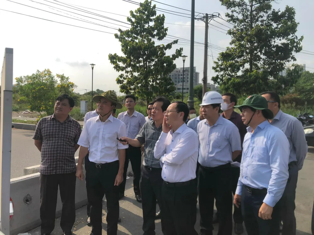 Lãnh đạo TP kiểm tra các dự án BT. Ảnh: CTV Lãnh đạo TP kiểm tra các dự án BT. Ảnh: CTV