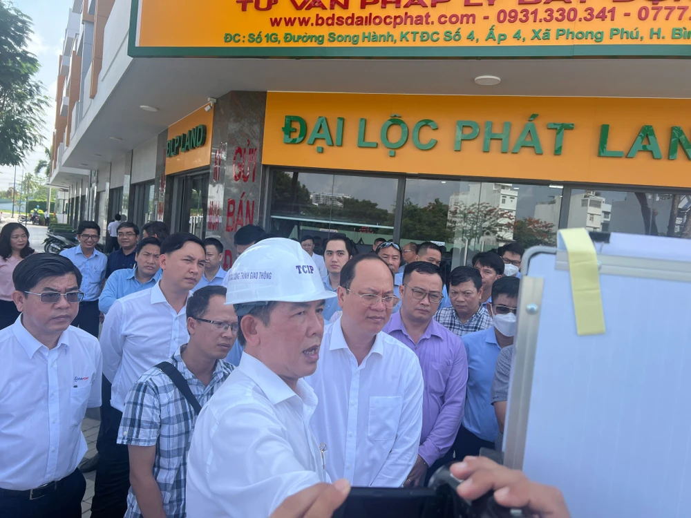 Phó Bí thư Thành ủy Nguyễn Hồ Hải cho rằng công tác phối hợp giữa các đơn vị từ giải phóng mặt bằng, di dời hạ tầng kỹ thuật tới triển khai thi công... cần triển khai đồng bộ. Đó cũng là yếu tố quyết định để dự án có hoàn thiện hay không. Ảnh: ĐÀO TRANG