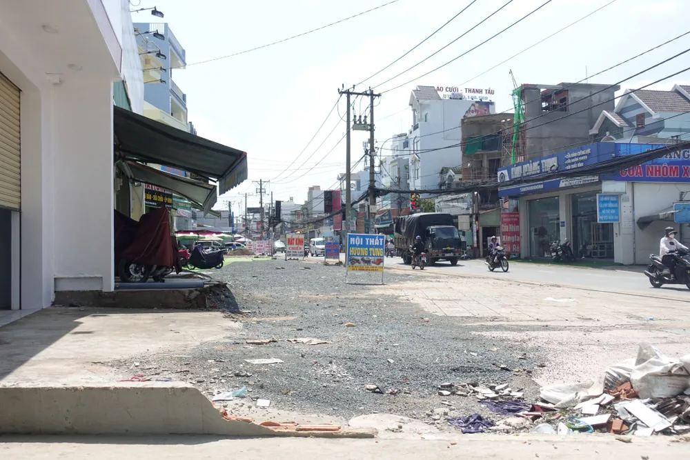 Công tác giải phóng mặt bằng cũng được quận Bình Tân tích cực triển khai, hiện có 215/380 hộ dân đồng ý bàn giao mặt bằng. Dự kiến tiến độ bàn giao, GPMB cho Ban Giao thông thực hiện trong năm 2023.