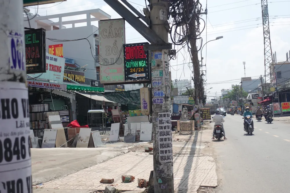 Ban Giao thông cho biết hiện có mặt bằng đến đâu nhà thầu sẽ triển khai thi công đến đó.