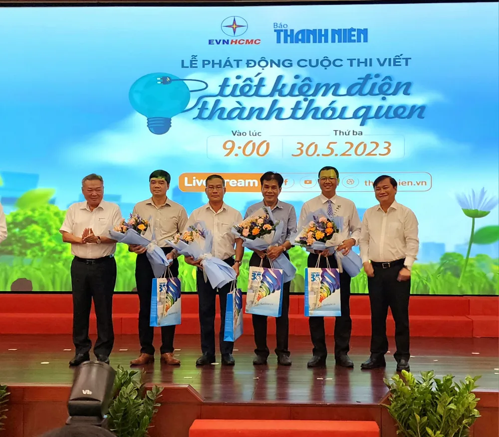 EVNHCMC và báo Thanh Niên phát động cuộc thi "Tiết kiệm điện thành thói quen". EVNHCMC và báo Thanh Niên phát động cuộc thi "Tiết kiệm điện thành thói quen".