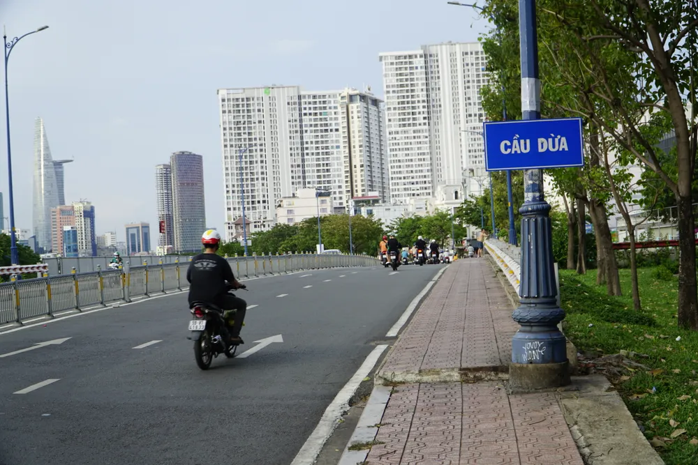 Hiện Thanh tra giao thông đang kiến nghị Sở GTVT TP khẩn trương thuê đơn vị kiểm định để tìm ra nguyên nhân gây ra hư hỏng. Từ đó xác định đơn vị chịu trách nhiệm, kinh phí sửa chữa các hư hỏng công trình để đảm bảo an toàn kết cấu, an toàn khai thác.