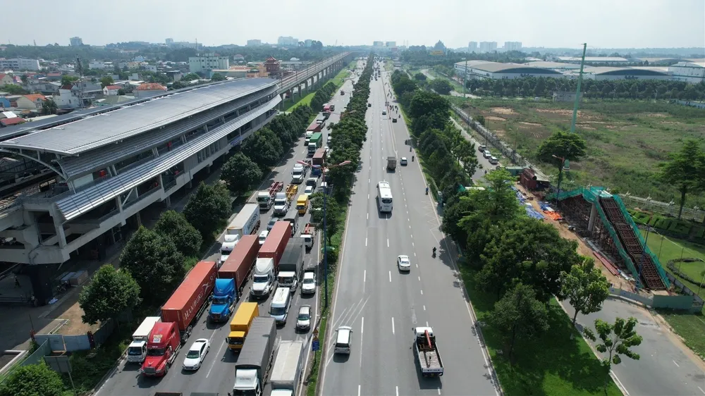 Cầu bộ hành được xây dựng theo phong cách tối giản, mở và hiện đại. Cầu bộ hành sẽ giúp người dân lưu thông thuận tiện và không phải băng qua đường.