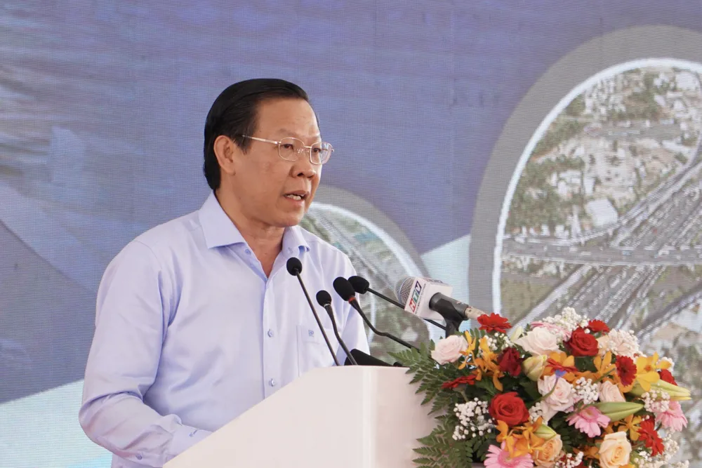 Chủ tịch UBND TP.HCM Phan Văn Mãi phát biểu tại lễ khởi công. Ảnh: Nhật Diễm Chủ tịch UBND TP.HCM Phan Văn Mãi phát biểu tại lễ khởi công. Ảnh: Nhật Diễm