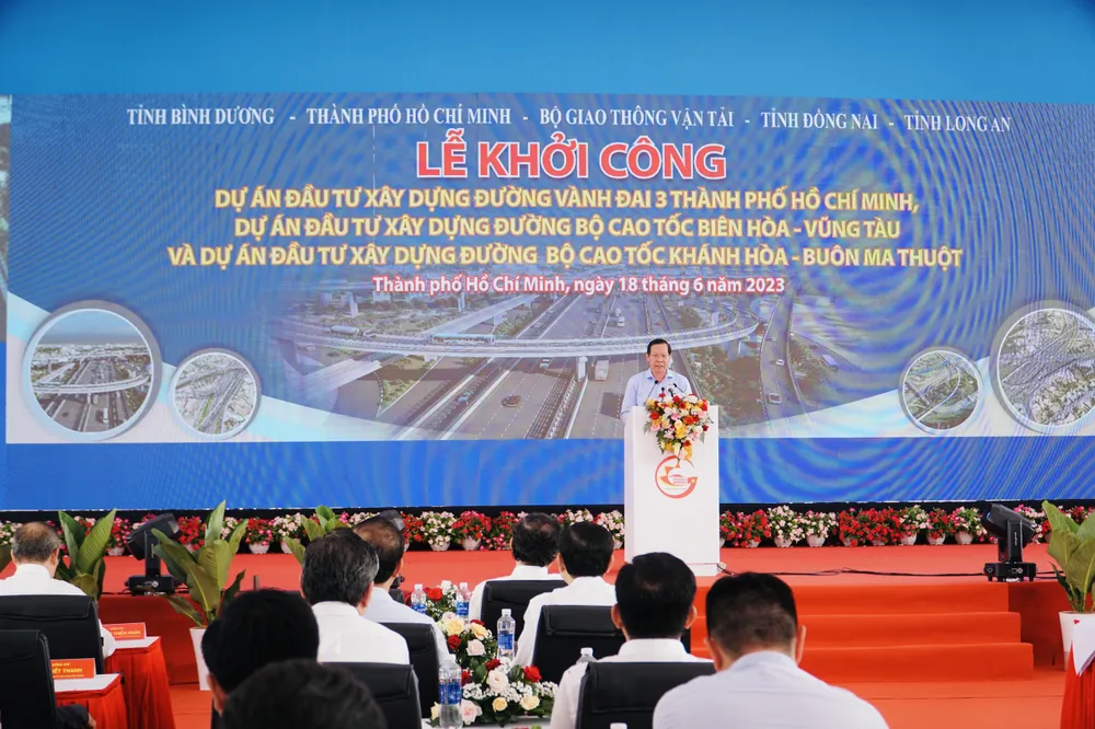 Chủ tịch UBND TP.HCM Phan Văn Mãi cho biết: Đường vành đai 3 TP.HCM là con đường của ý Đảng lòng dân, là con đường kết nối và phát triển. Các công việc thời gian qua rất đáng được trân trọng, xin thay mặt các địa phương cam kết hoàn thành dự án vành đai 3 đúng kế hoạch, để công trình vành đai 3 thông xe kỹ thuật vào cuối năm 2025 và hoàn thành vào 2026.