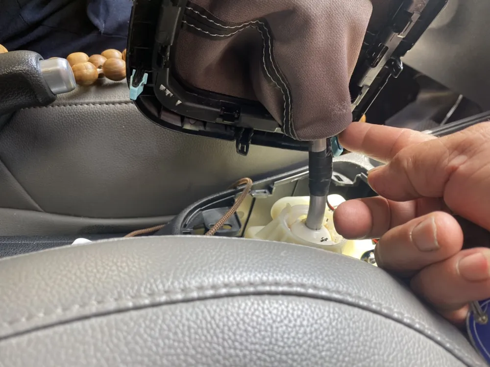 Thanh tra giao thông TP.HCM xử phạt 2 trường hợp &quot;tác động đến đồng hồ tính tiền&quot; ở sân bay Tân Sơn Nhất.