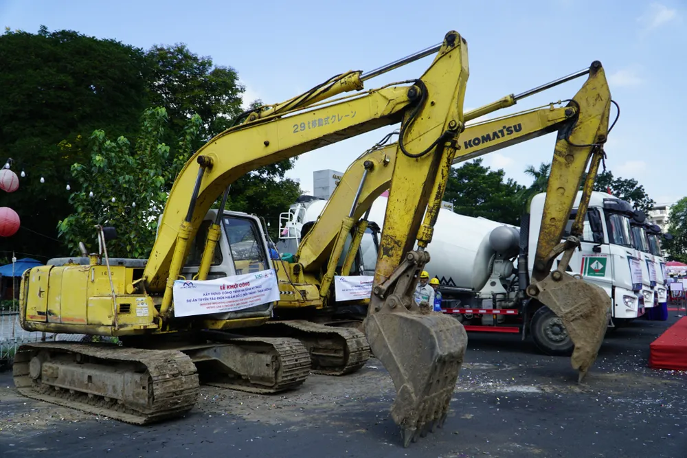Máy móc thiết bị đã sẵn sàng để phục vụ công tác khởi công.