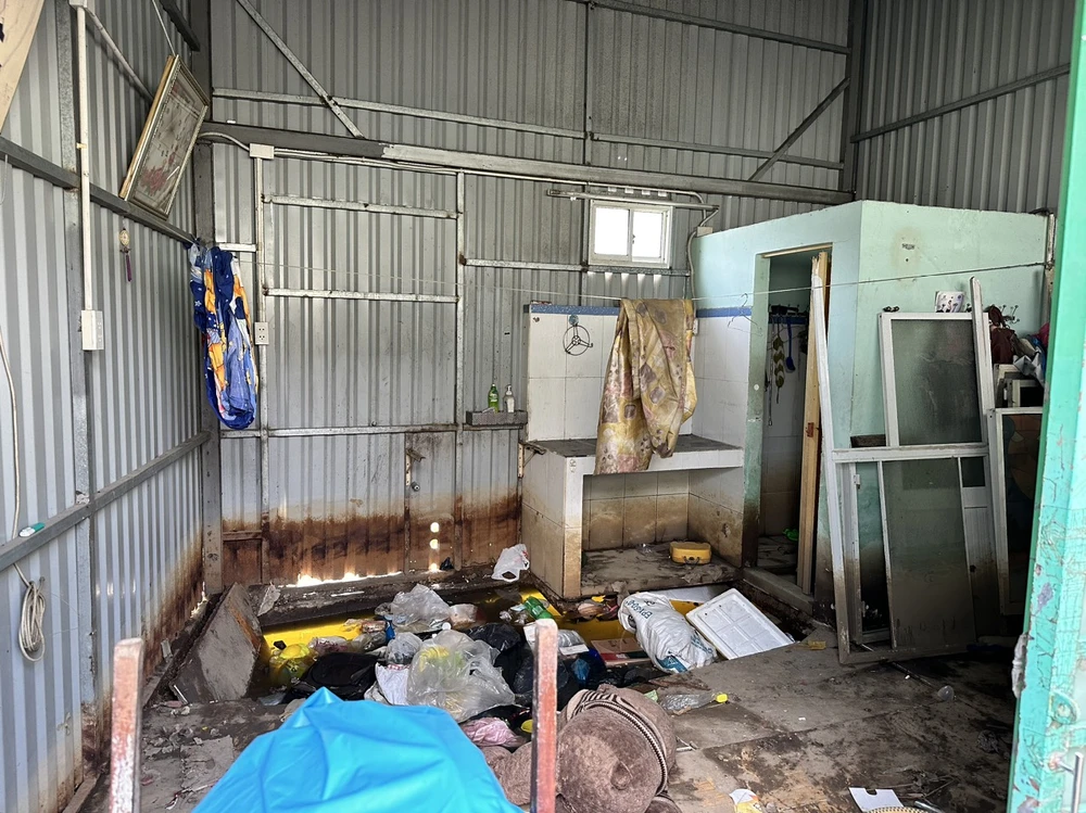 Hiện 13 hộ dân đã được di dời về nơi ở mới để đảm bảo an toàn. Ảnh: CTV