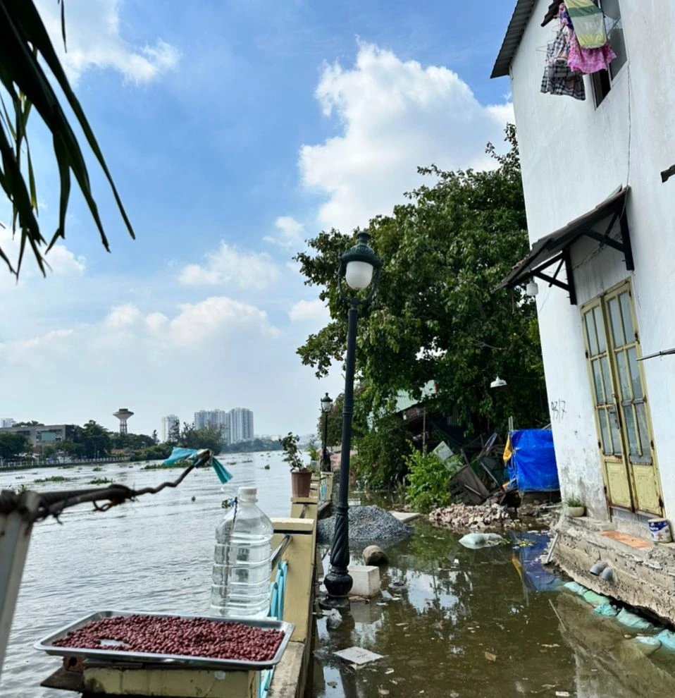 13 hộ dân ở khu vực kênh Thanh Đa bị sạt lở, cần di dời gấp. Ảnh: CTV