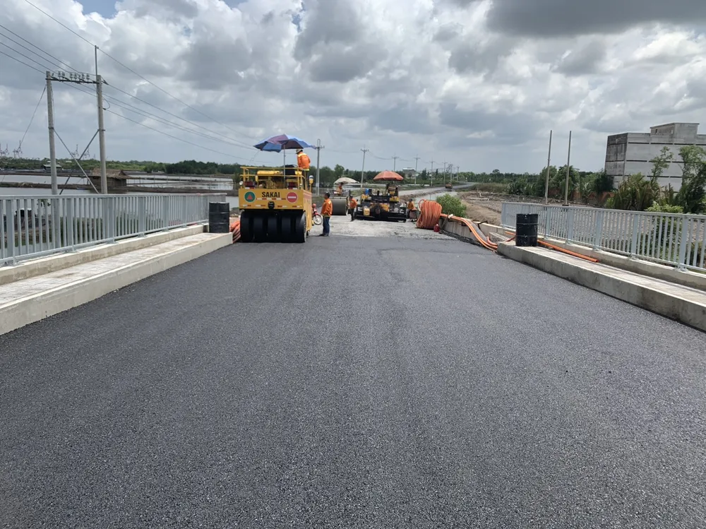 Cầu Vàm Sát 2 đã dần thành hình.